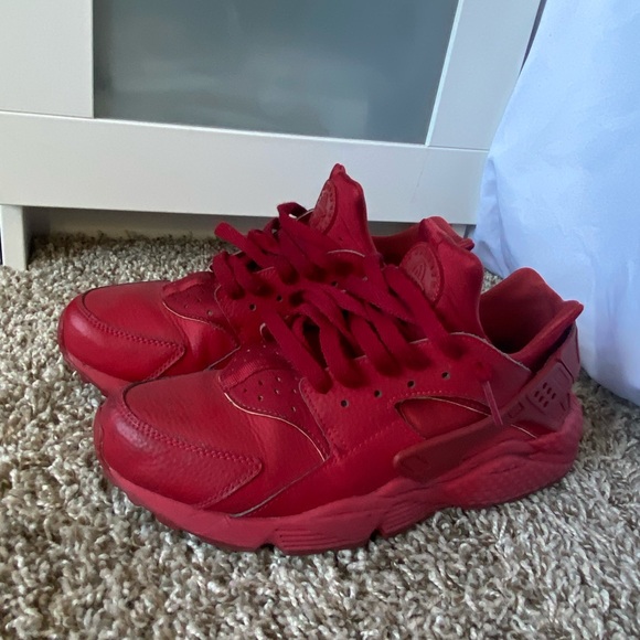 Nike Shoes - Nike Air Huarache